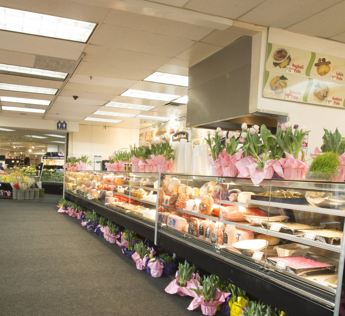 The deli and prepared food counter at Mission Ranch Market